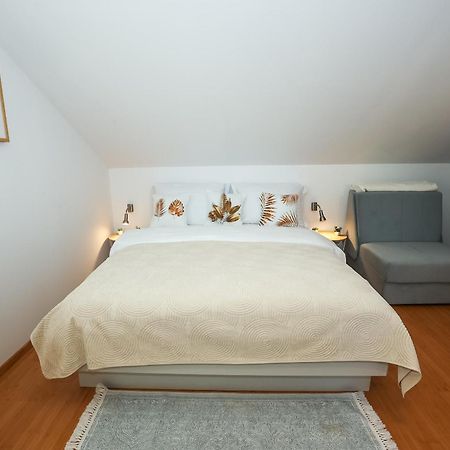 Z&A Studio Apartment With Parking Божава Экстерьер фото