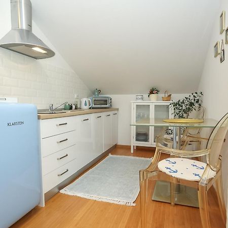 Z&A Studio Apartment With Parking Божава Экстерьер фото